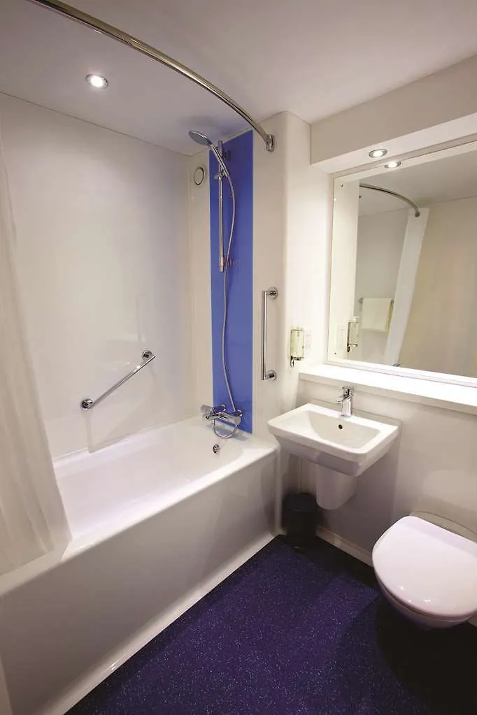 Travelodge Rose Street Edinburgh 3*,